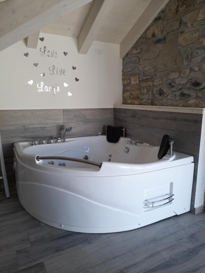 White Suite - Jacuzzi, Swimming Pool & Lake View Леццено Екстер'єр фото