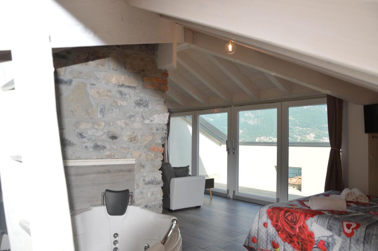 White Suite - Jacuzzi, Swimming Pool & Lake View Леццено Екстер'єр фото