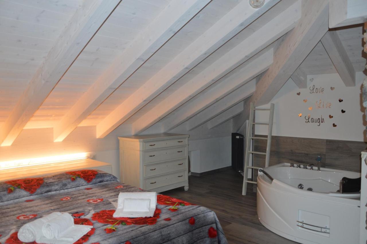 White Suite - Jacuzzi, Swimming Pool & Lake View Леццено Екстер'єр фото