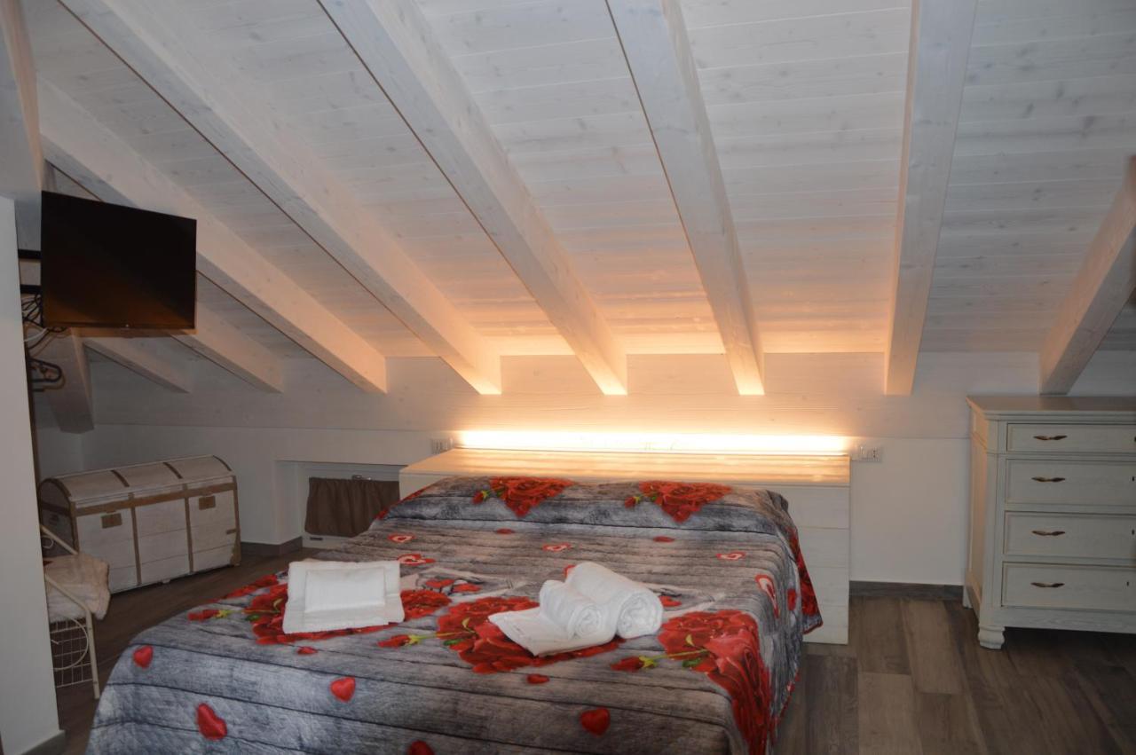 White Suite - Jacuzzi, Swimming Pool & Lake View Леццено Екстер'єр фото